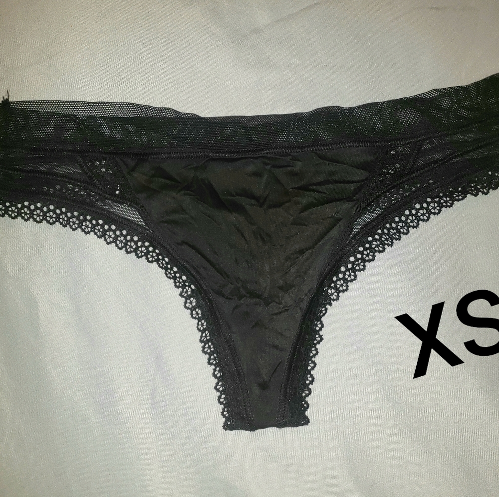 BNWT VICTORIA SECRET XS BLACK LACE THONG!!
